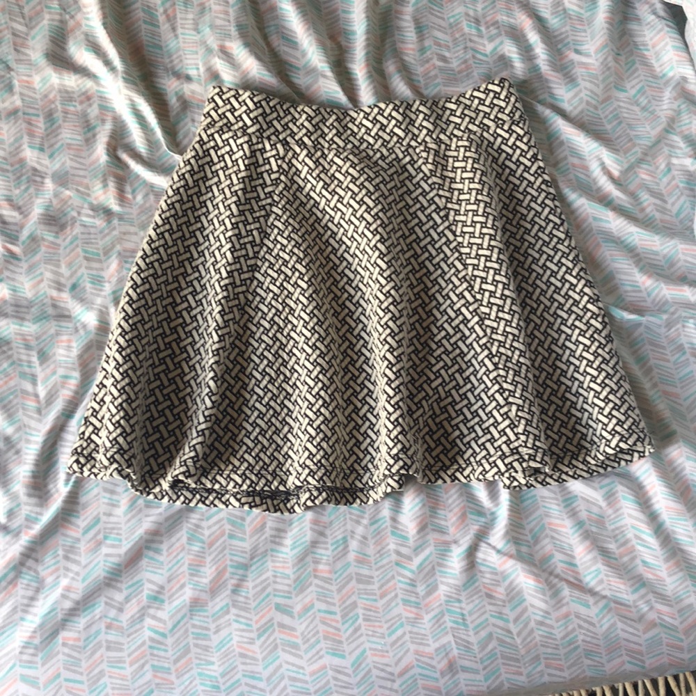 Aeropostale- White and Black patterned skirt